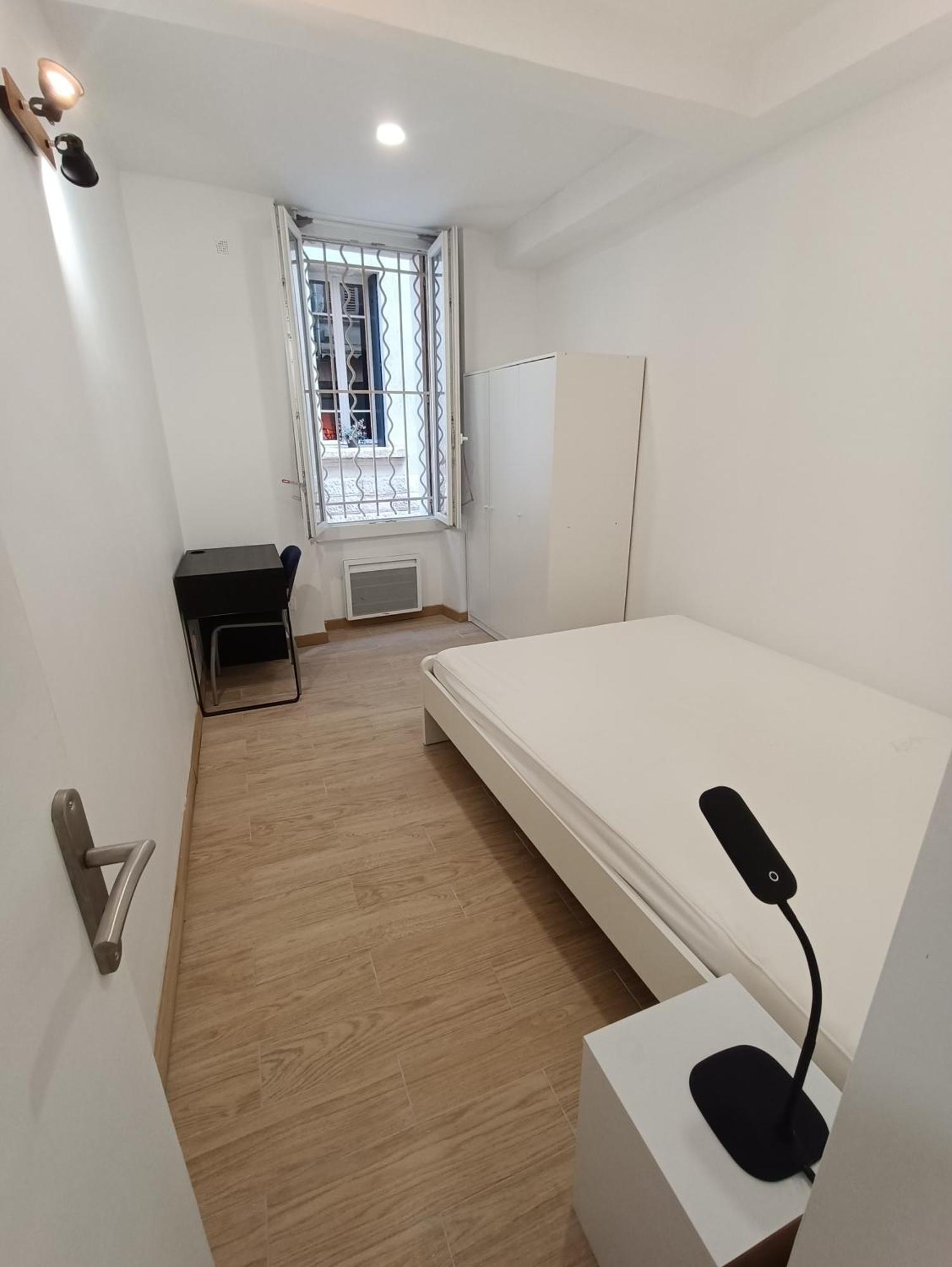 T3 Renove Avec Cour, Intra Muros Avignon Luaran gambar