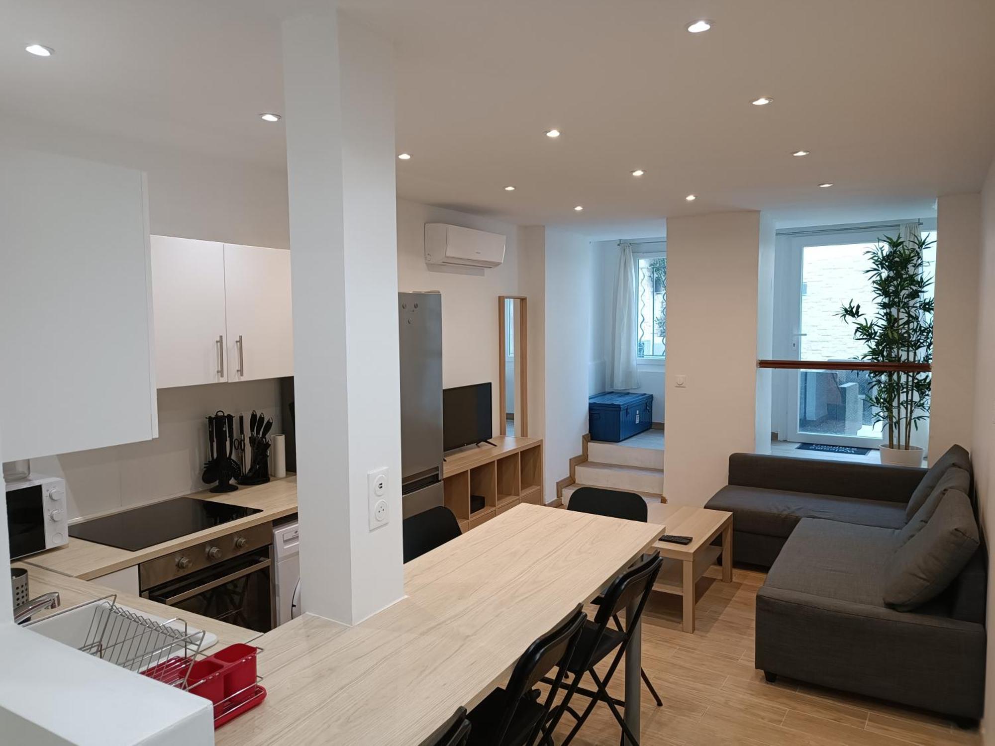 T3 Renove Avec Cour, Intra Muros Avignon Luaran gambar