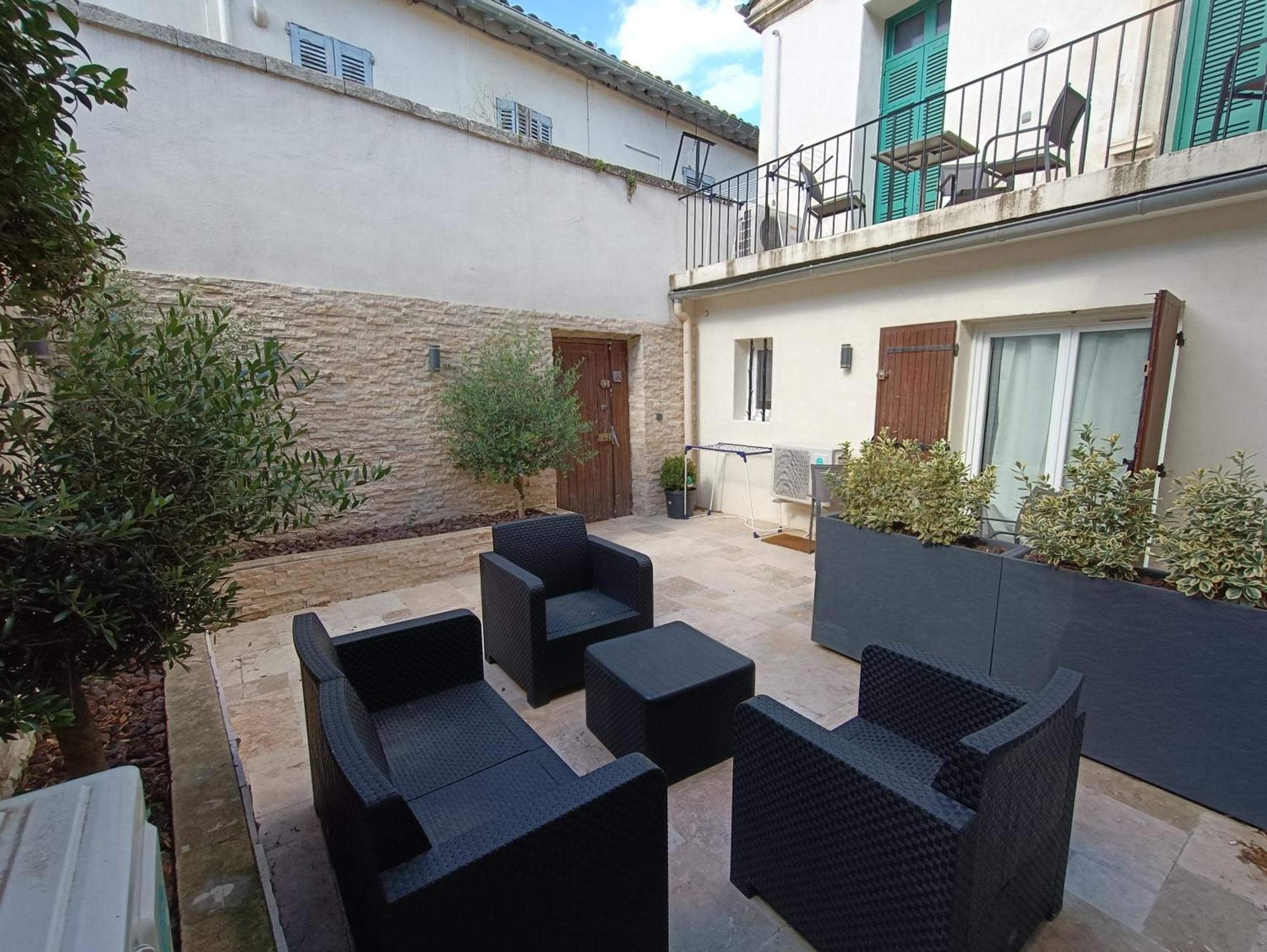 T3 Renove Avec Cour, Intra Muros Avignon Luaran gambar